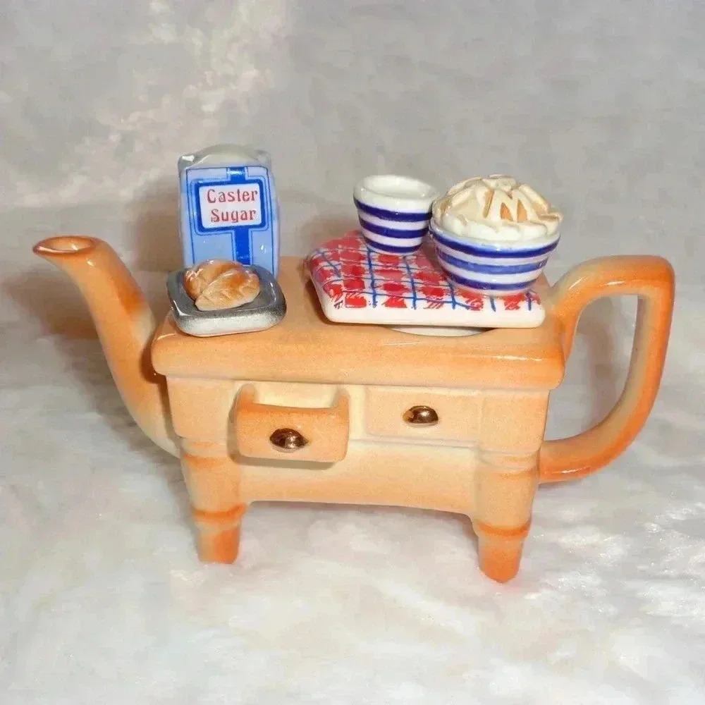 Teapot Pie Baking Figurine